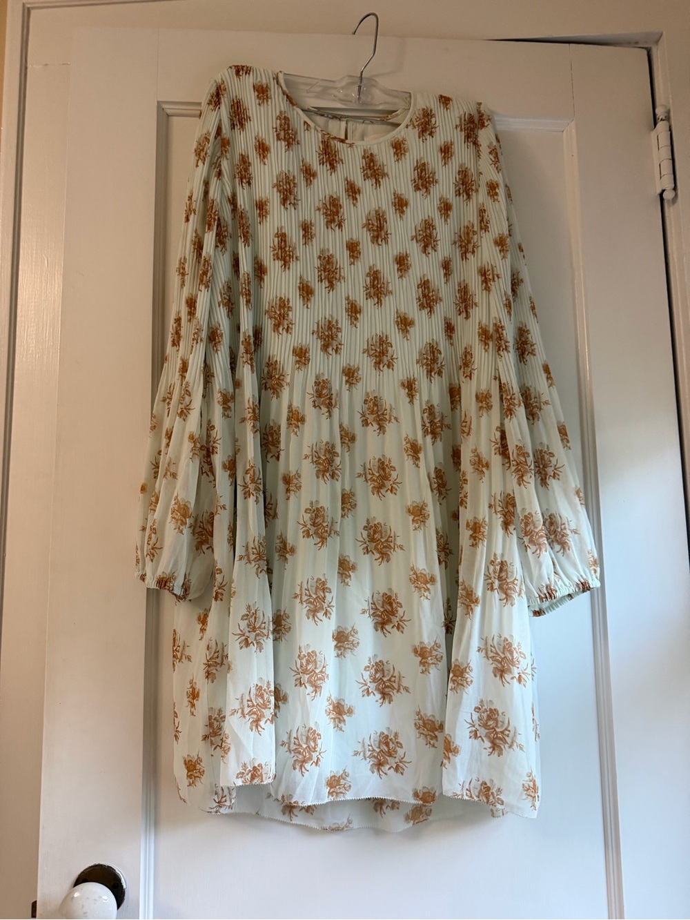 Aritiza Wilfred Floral Pleated Long-Sleeve Top - Cream with Mustard Print